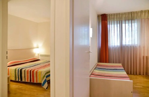 Divonne-les-Bains Hotel | Modern stay w/Breathtaking Outdoors | Explore Lake Geneva & Château de Gruyère