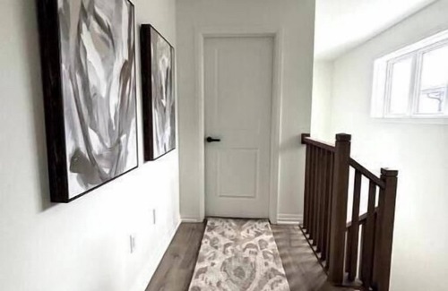 Fonthill House | Modern Stay Niagara. 3 bedroom house. Minutes from Niagara Falls. Book now!