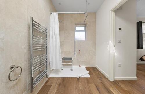 Priors Marston Apartment | Modern Stockton Studio Room, Free WiFi & Parking
