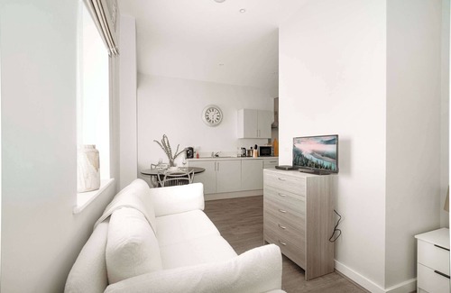 Waterloo Apartment | Modern Studio Apartment in Waterloo, Liverpool