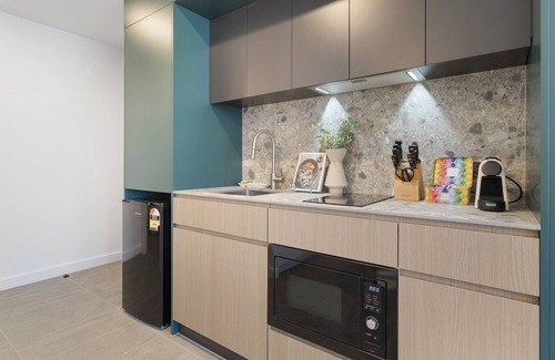 North Fremantle Apartment | Modern Studio with Rooftop and BBQ Access