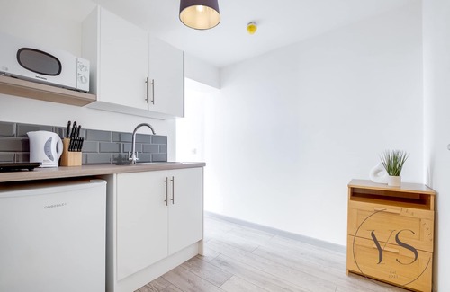 Stoke-on-Trent Apartment | Modern Studio B - Netflix, Wi-Fi & Parking