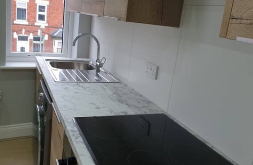 Seisdon Apartment | Modern Studio - Close to City Centre!