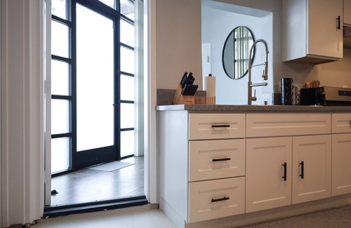 Old Town Apartment | Modern Studio Duplex -15 min to Beach