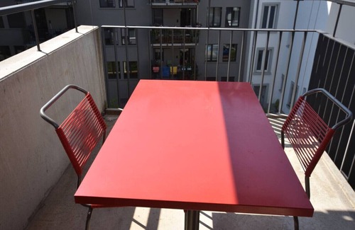 Seefeld Apartment | Modern studio in the city center (Flower 32)