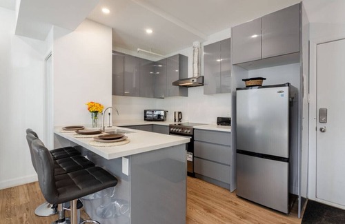 Downtown Montreal Apartment | Modern Studio on Bishop - Spotlight MTL