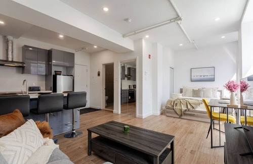 Downtown Montreal Apartment | Modern Studio on Bishop - Spotlight MTL