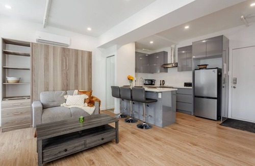 Downtown Montreal Apartment | Modern Studio on Bishop - Spotlight MTL