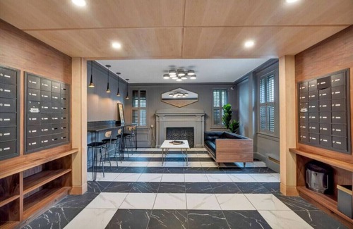 Dwight Apartment | Modern Studio Retreat