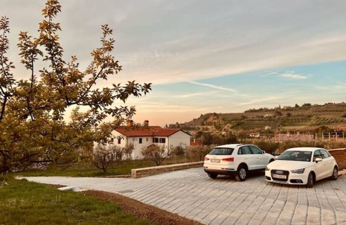 Izola Apartment | Modern Studio with Terrace & Private Parking on Wine Estate