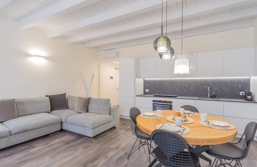 Como City Centre Apartment | Modern Stylish Apartment in Como City