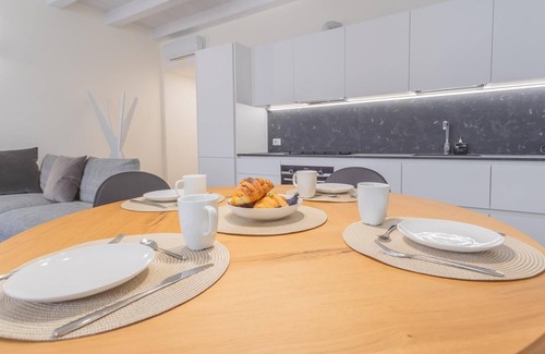 Como City Centre Apartment | Modern Stylish Apartment in Como City