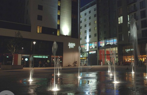Central Milton Keynes House | Modern, stylish city centre apartment near train station