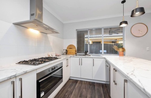 Carlisle House | Modern & Stylish Getaway with a Yard and Balcony
