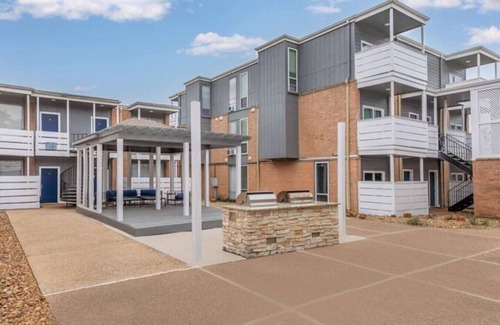 Nassau Bay Apartment | Modern & Stylish Space in Heart of BayArea Houston