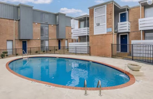 Nassau Bay Apartment | Modern & Stylish Space in Heart of BayArea Houston