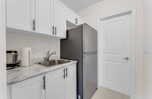 Oakville Apartment | Modern & Stylish Studio in Oakville!