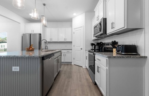 Greensboro House | Modern Stylish Townhome!2024