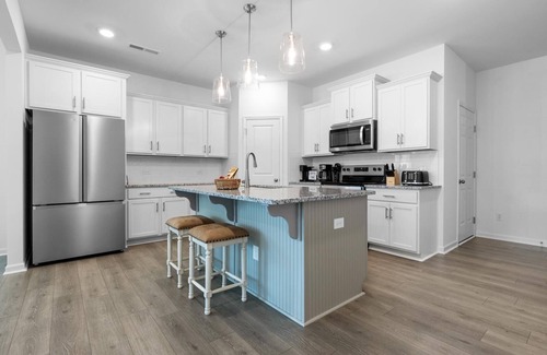 Greensboro House | Modern Stylish Townhome!2024