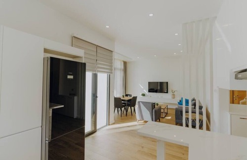 Tatlisu Apartment | Modern Suite Beachfront Getaway