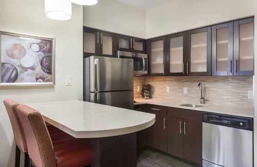 Spring Branch West Condo | Modern Suite | Fitness Center + Outdoor Pool + Hot Tub