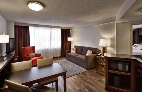 Friendship Heights Hotel | Modern Suites Near National Zoo | Family Friendly | 2 Units w/Pool Access