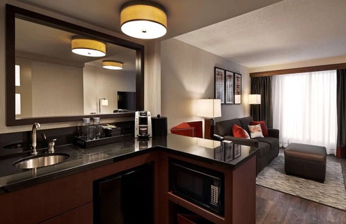 Friendship Heights Hotel | Modern Suites Near National Zoo | Family Friendly | 2 Units w/Pool Access