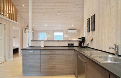 Pøt Strandby House | Modern summer house in Pøt with spa & sauna
