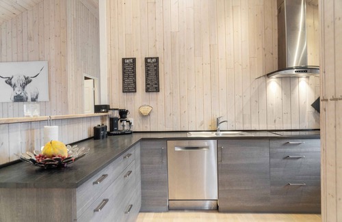 Pøt Strandby House | Modern summer house in Pøt with spa & sauna