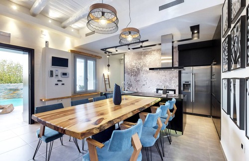 Vamos Villa | Modern summer villa, 3' from the beach, heated pool. Family Friendly!