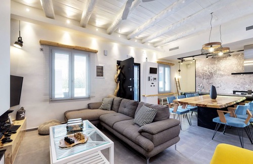 Vamos Villa | Modern summer villa, 3' from the beach, heated pool. Family Friendly!