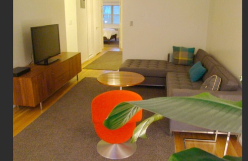 Queens Apartment | Modern Sunny 2 Bedroom Apartment