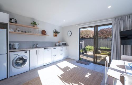 Motueka Apartment | Modern, Sunny, Central