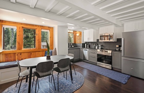 Pineland Cabin | Modern Sunnyside Cabin-Updated, charming, 2 bedroom, 2 bath
