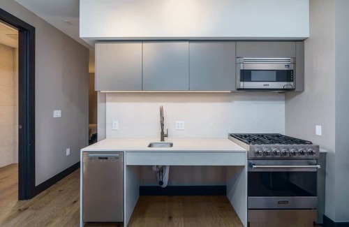 Berkeley Hotel | Modern Tennyson St Flat w/Luxe Finishes & Bedding