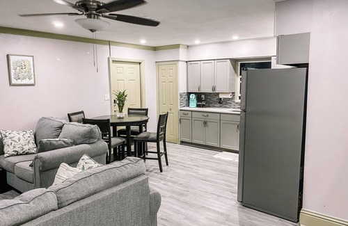 Estero House | Modern Tiny Home - in Fort Myers Hotspot