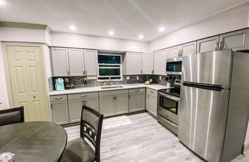 Estero House | Modern Tiny Home - in Fort Myers Hotspot