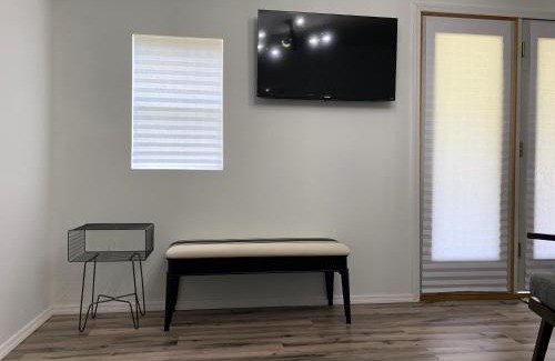 Eastman Resort | Modern tiny house -hidden away just outside of town