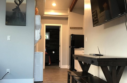 Glendale Cabin | Modern Tiny House in Apple Orchard w/Mountain View! Between Zion and Bryce