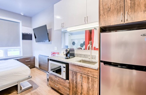 University District House | ⭐ Modern Tiny Studio 🌃 Free Parking, Hot Tub, Fitness Center, TV, WiFi, & More!