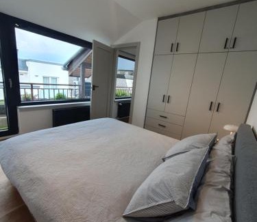 Csarnok negyed Apartment | Modern top floor loft with balcony