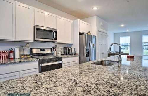 Frederick House | Modern Townhome 4Mi to Downtown Frederick!