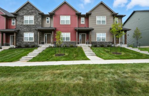 Weber House | Modern Townhome Retreat in Prime Location townhouse