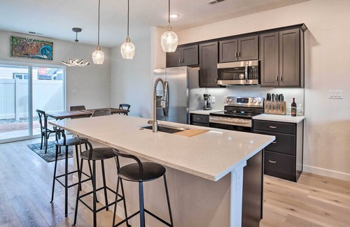 Grand Junction House | Modern Townhome ~ 3 Mi to Dtwn Grand Junction