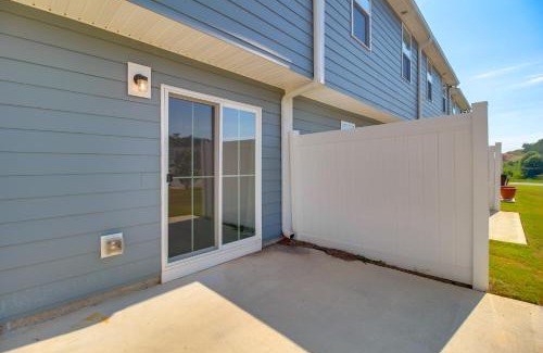 Cartersville House | Modern Townhome with Patio 7 Mi to Dtwn Cartersville