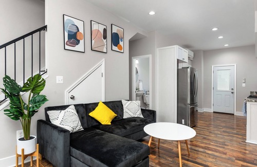 Shaw House | Modern Townhome with AC in the heart of Washington Shaw/Logan Circle