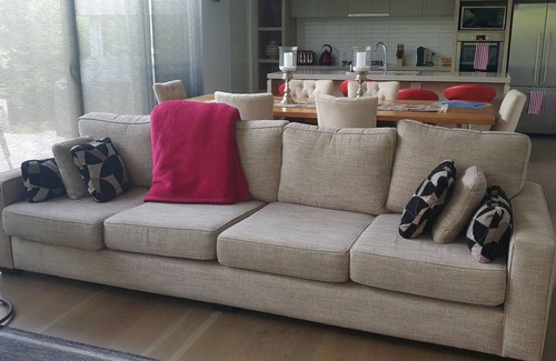 North Bendigo House | Modern Townhouse Family/Pet friendly close to CBD area.