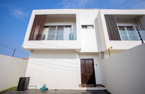 Labadi House | Modern Townhouse near Beach