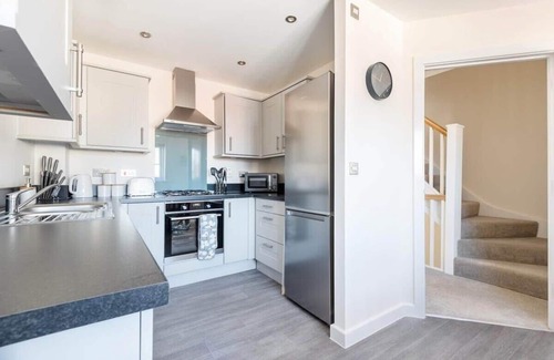 Falmouth House | Modern Townhouse, Short Walk to Beach