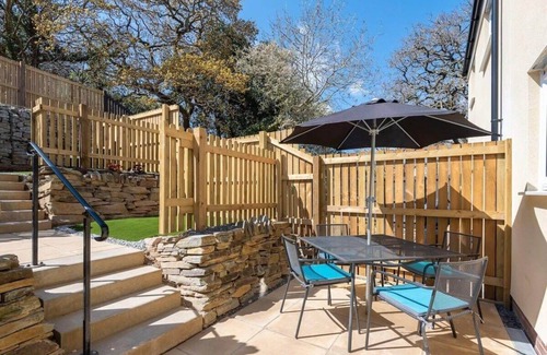 Falmouth House | Modern Townhouse, Short Walk to Beach